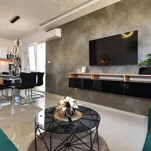 https://apartman-nella-1.hotelinzadar.com
